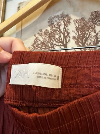 Pantalón fluido Zara