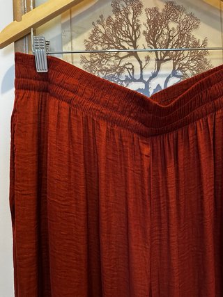 Pantalón fluido Zara