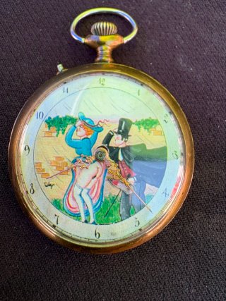 Reloj de bolsillo erótico con escena pintada