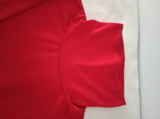 Camiseta roja cuello alto manga larga
