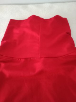 Camiseta roja cuello alto manga larga