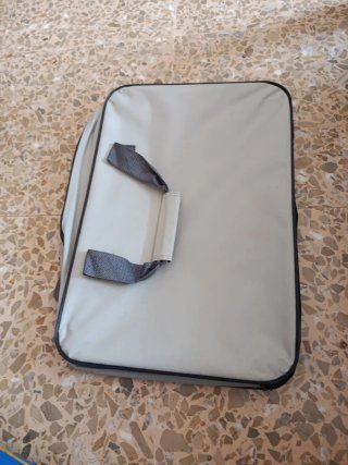 Maleta gris casi nueva