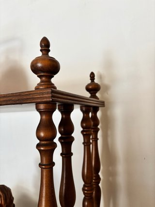 Estantería madera maciza balustres torneados