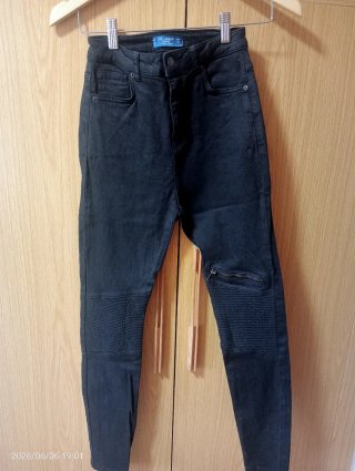 Pantalones Pull and Bear negros talla 38