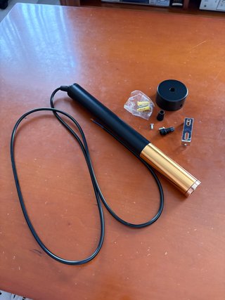 Lámpara Colgante Tubo Negro y Dorado