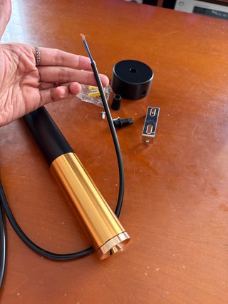 Lámpara Colgante Tubo Negro y Dorado