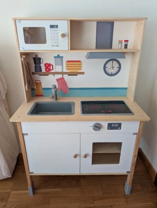 Cocina de juguete de madera
