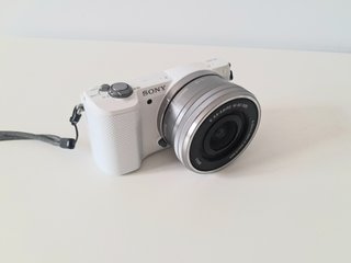 4.385 DISPAROS Sony Alpha 5000 con objetivo kit