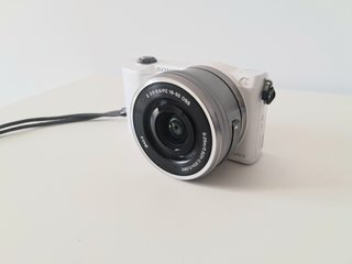 4.385 DISPAROS Sony Alpha 5000 con objetivo kit