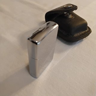 Accendino Zippo vintage con custodia in pelle
