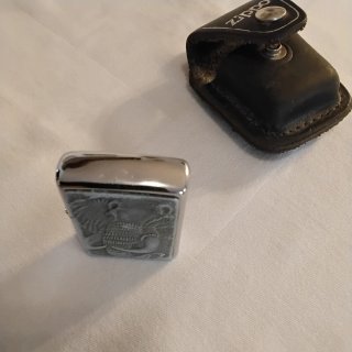 Accendino Zippo vintage con custodia in pelle