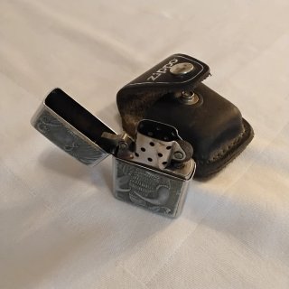 Accendino Zippo vintage con custodia in pelle