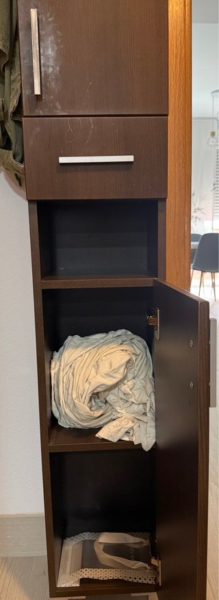 Mueble baño estrecho wengue.