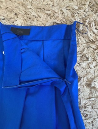 Falda midi Zara. A estrenar.