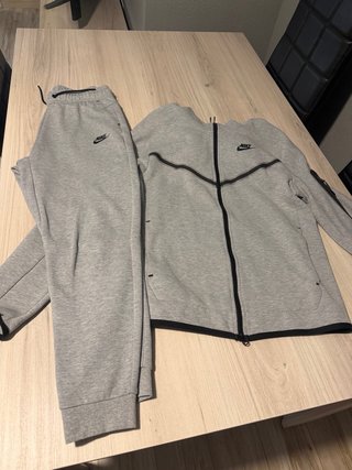 Conjunto chándal Nike Tech Gris