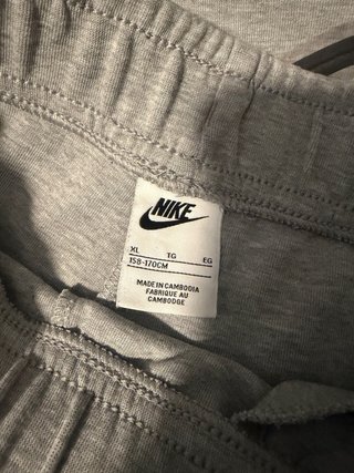 Conjunto chándal Nike Tech Gris