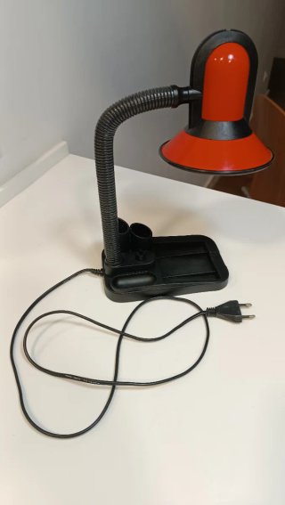 Lámpara de escritorio Fase roja y negra