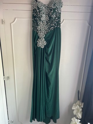 Vestido elegante verde con pedrería