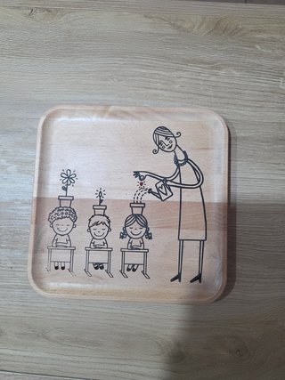 Piatto in legno con incisione