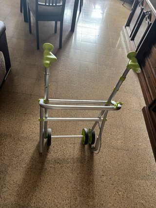 Andador Plegable con Ruedas