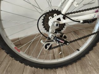 Bicicleta 24" blanca y rosa