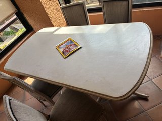 Mesa y 4 Sillas Comedor Madera y Tela