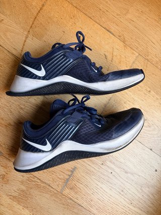 Zapatillas Nike Gimnasio Talla 40 suela despegada