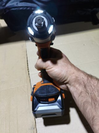 Llave de impacto AEG 18V BSS18C12 + Cargador y bat