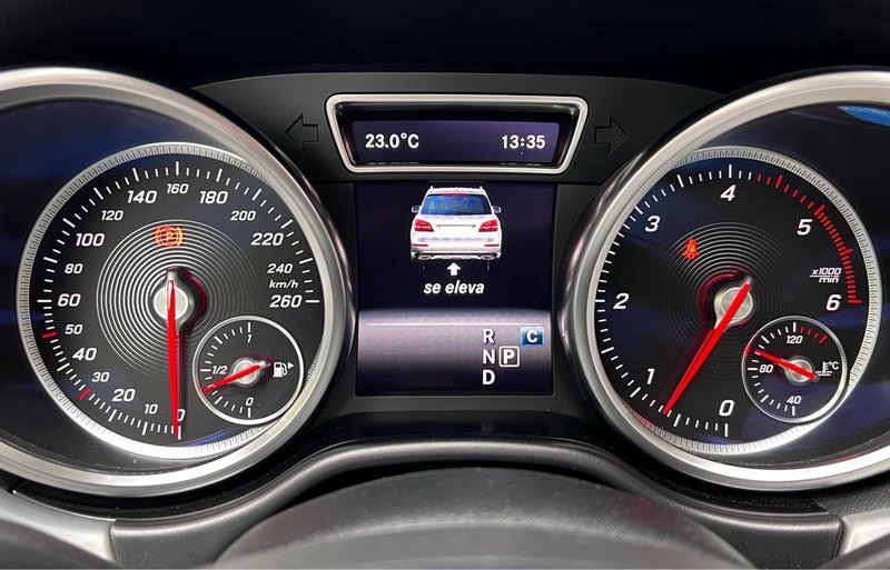 Mercedes-Benz GLS 2016, foto 27