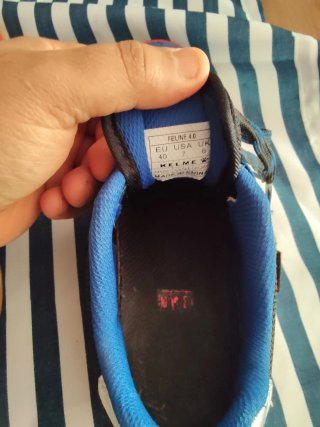 Zapatillas Fútbol Sala Kelme Negras y Azules