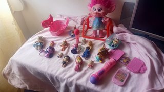 Juguetes niña: Poppy, bolso y figuras+canicas