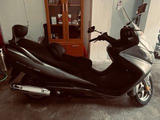 Suzuki Burgman 250 Scooter Gris