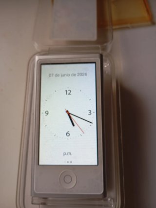 Apple iPod Nano 7ª Gen 16GB Plata