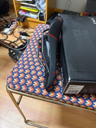 Sillín Fizik Aliante VSX Negro/Rojo