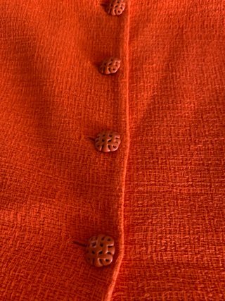 Traje chaleco y pantalón naranja de Zara