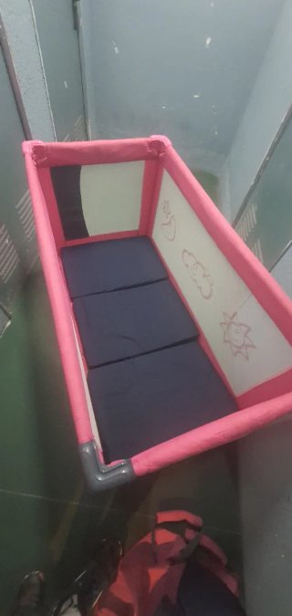 Cuna de viaje rosa