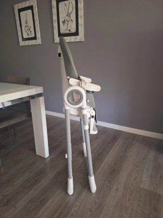 Trona evolutiva plegable gris