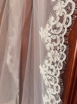 Traje de Novia + Velo + Peineta + Broche + Cancan