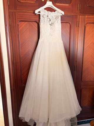 Traje de Novia + Velo + Peineta + Broche + Cancan
