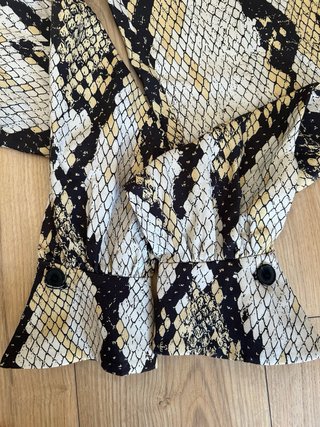 Pantalón Zara estampado animal print
