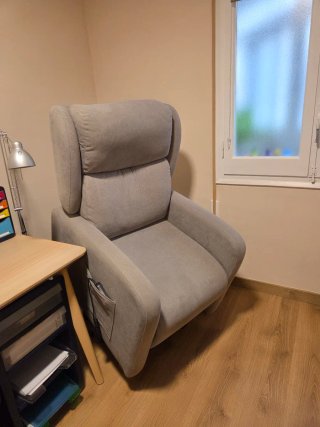Sillón eléctrico articulado, extensible  y elevado