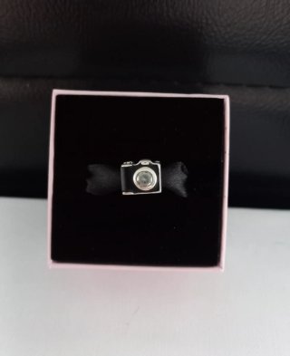 Charm Cámara Pandora Plata y Negro