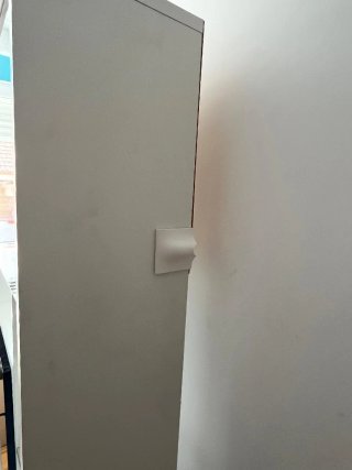Estantería moderna blanca y negra
