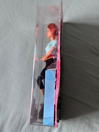 NUEVA Precintada - Barbie Made to Move blue top
