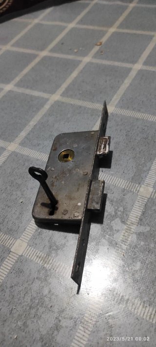 Pistola de silicona y gancho
