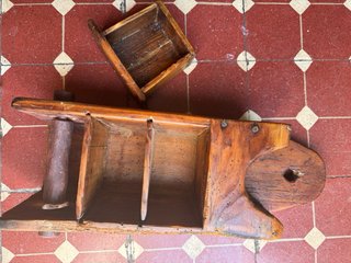Antiguo portarrollos de madera