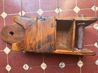 Antiguo portarrollos de madera