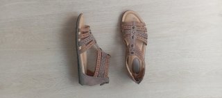 Sandalias planas beige/marrón Talla 42