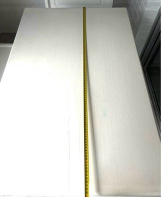 Mesa y banco de madera blanco
