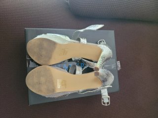 Zapatos Marypaz plateados, usados una vez.